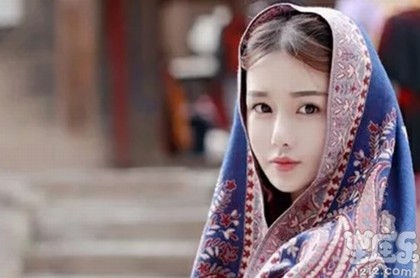 梦见用杯子帮别人接尿
