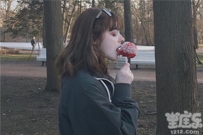 梦见自己在别人家吃饭