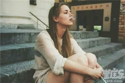 女人梦见水从高处流下来上面还有个佛祖