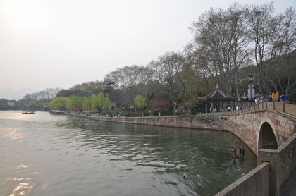 男命八字缺食伤意味什么
